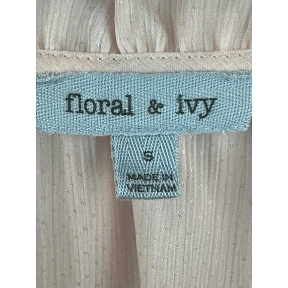 NWOT Floral & Ivy Light Pink Ruffled Short Sleeve Top S 100% Polyester NWOT - Picture 2 of 7